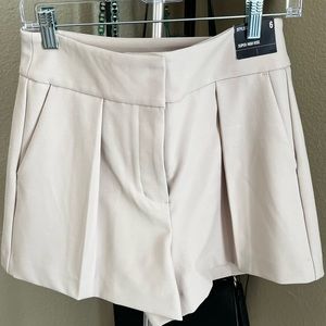NEW!!! Stylist Super HIGHT WAISTED Classic Pleated Shorts.